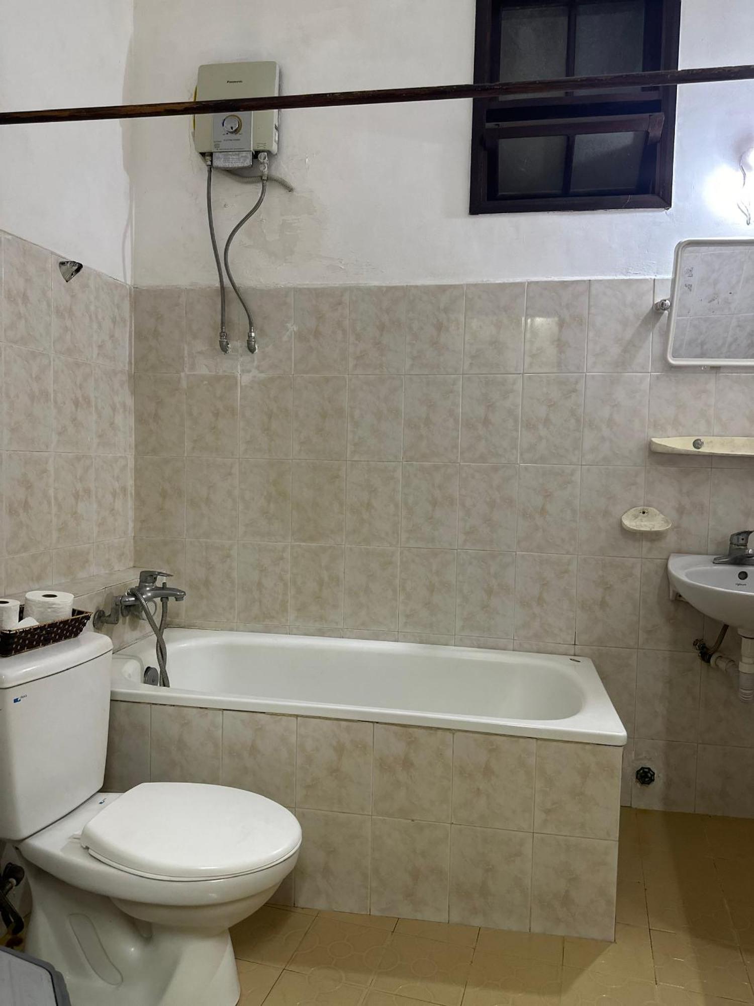 Dong Loi Hotel Hue Buitenkant foto